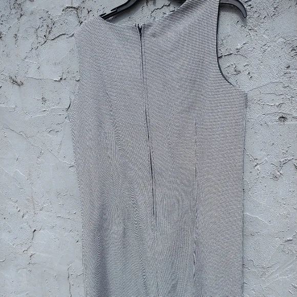 SLEEVELESS DRESS.  SZ LARGE - Picture 7 of 8